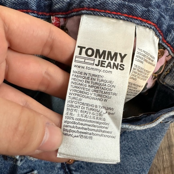 Tommy Jeans | High-Waisted Shorts - Picture 6 of 6